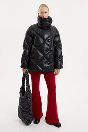 Queen Leather Black