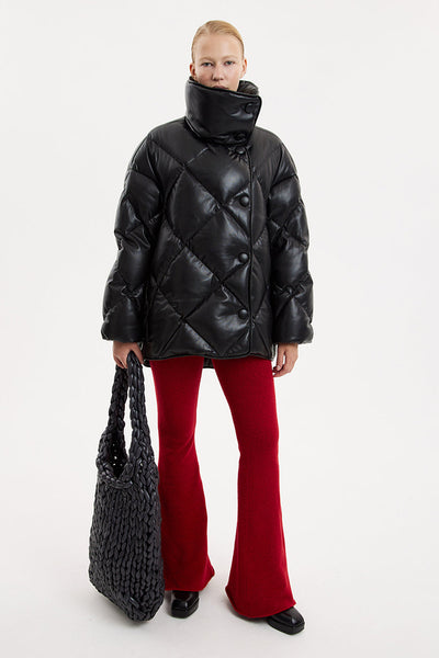 Queen Leather Black