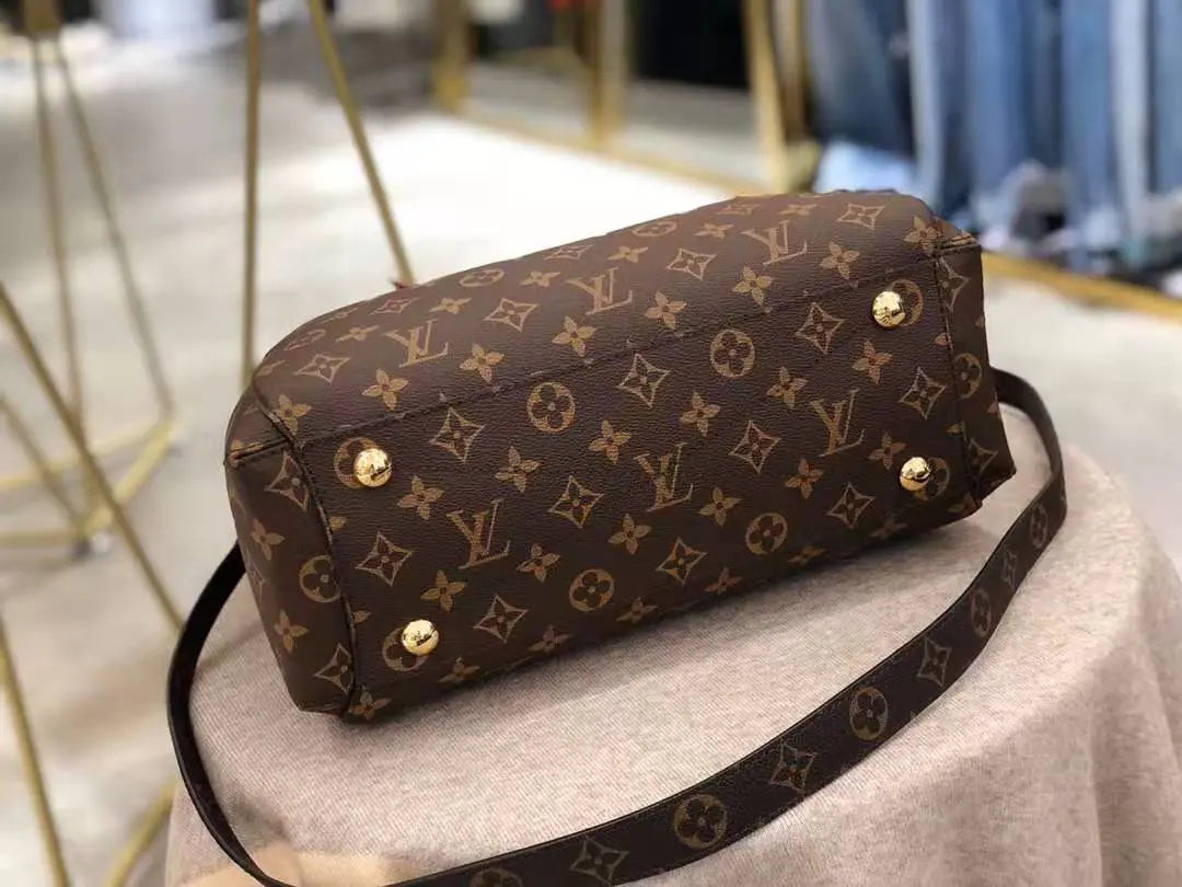 Medium Leather Shoulder Bag BB lbcase