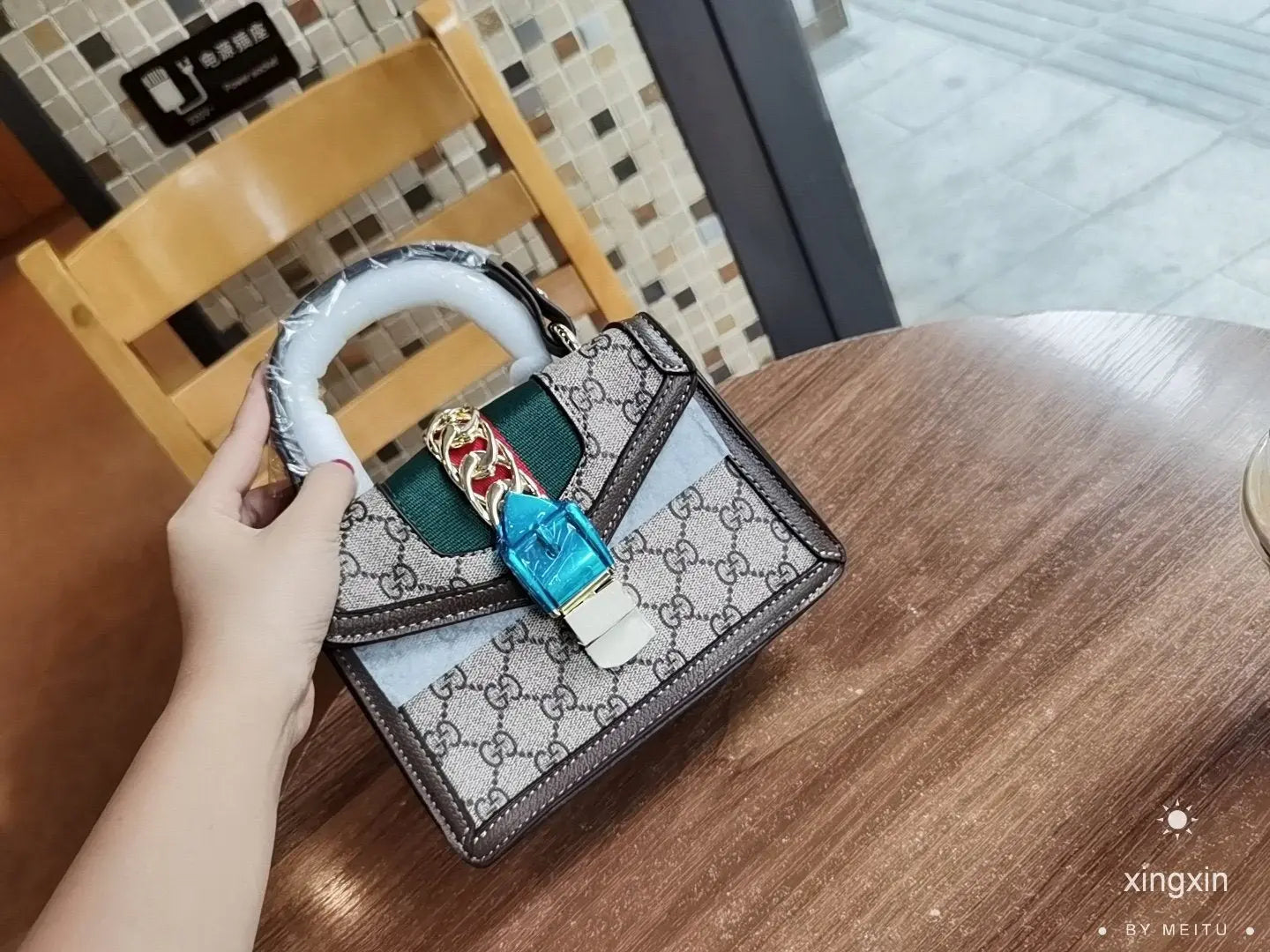 Padlock Supreme top handle bag lbcase