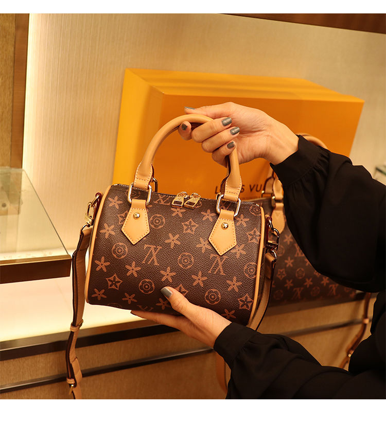2022 new leather reading pillow handbag lbcase
