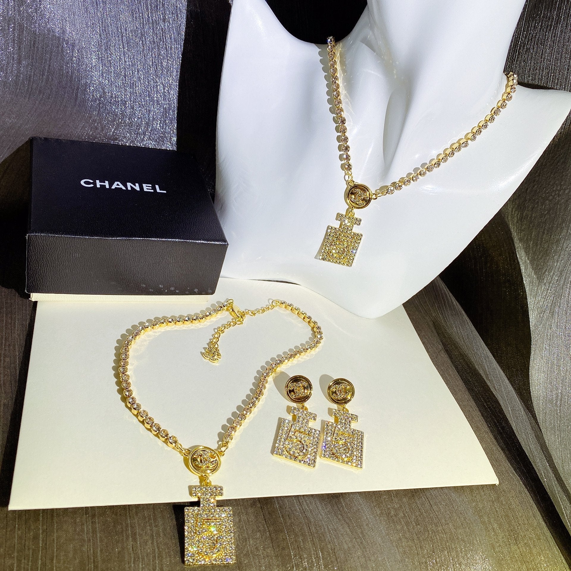 Luxury Diamond Pendant Necklace lbcase