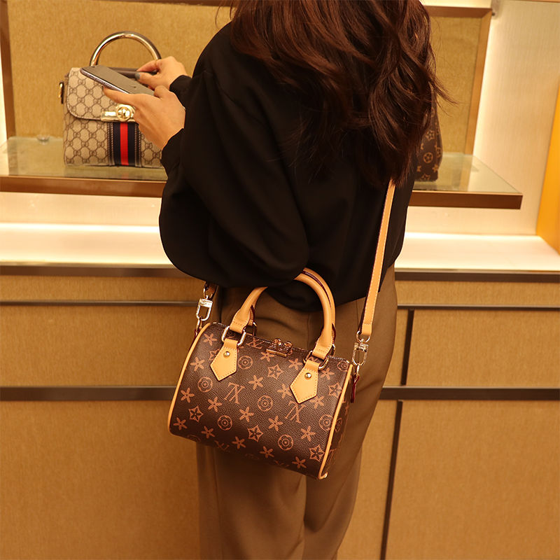 2022 new leather reading pillow handbag lbcase