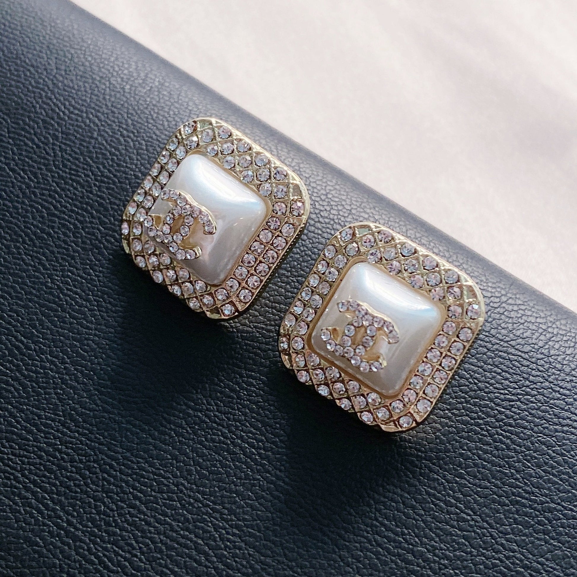 Fashion Pearl Diamond Square Stud Earrings lbcase