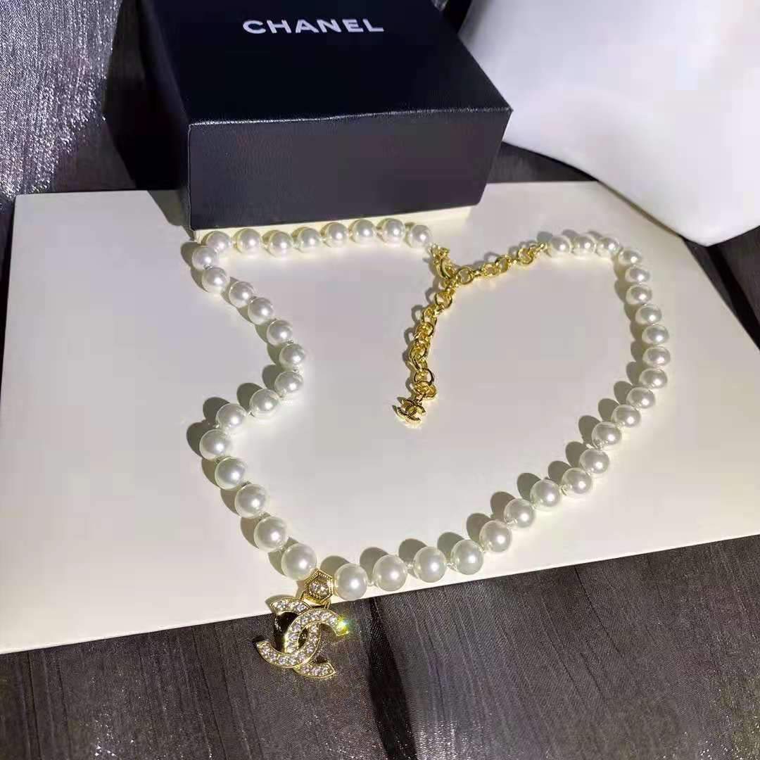 Jennie Same Pearl Necklace lbcase