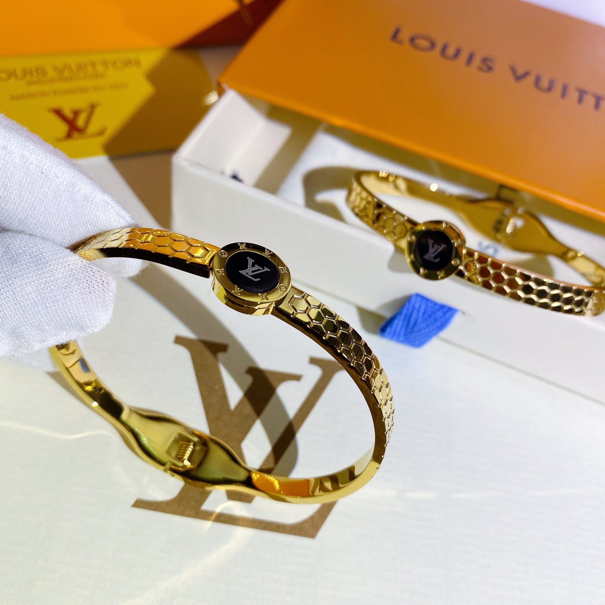 Luxury Women's Metal Bracelet lbcase