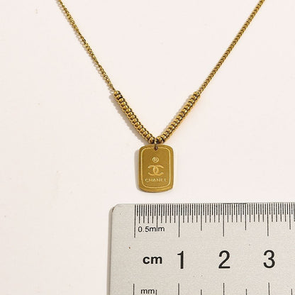 Fragrance/three-sided three-dimensional letter necklace