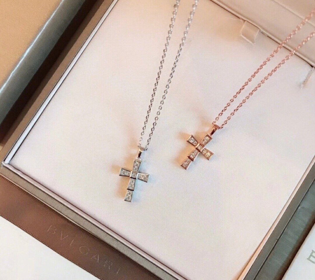 Women's Cross & Pendant Necklace lbcase