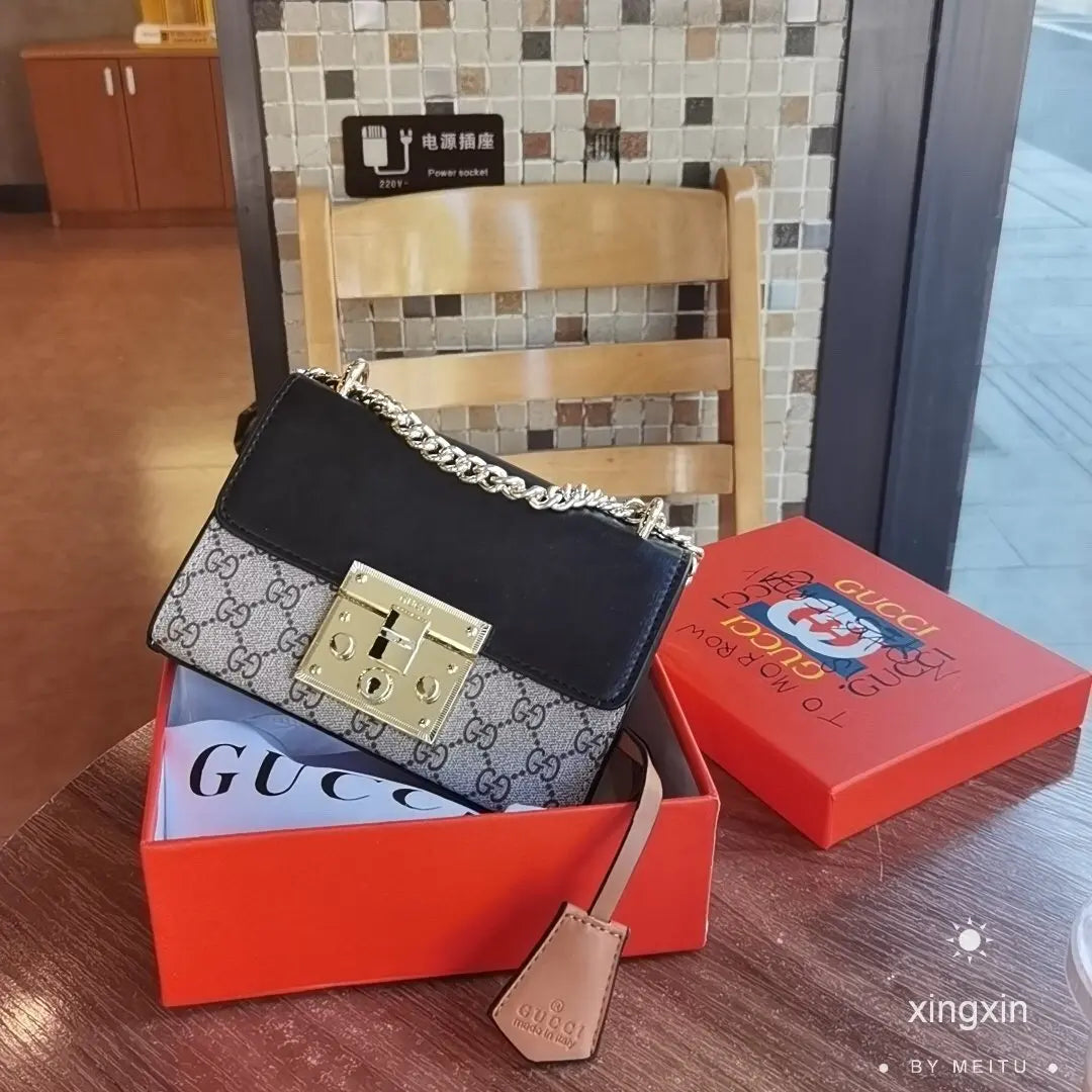 Padlock Small Shoulder Bag lbcase