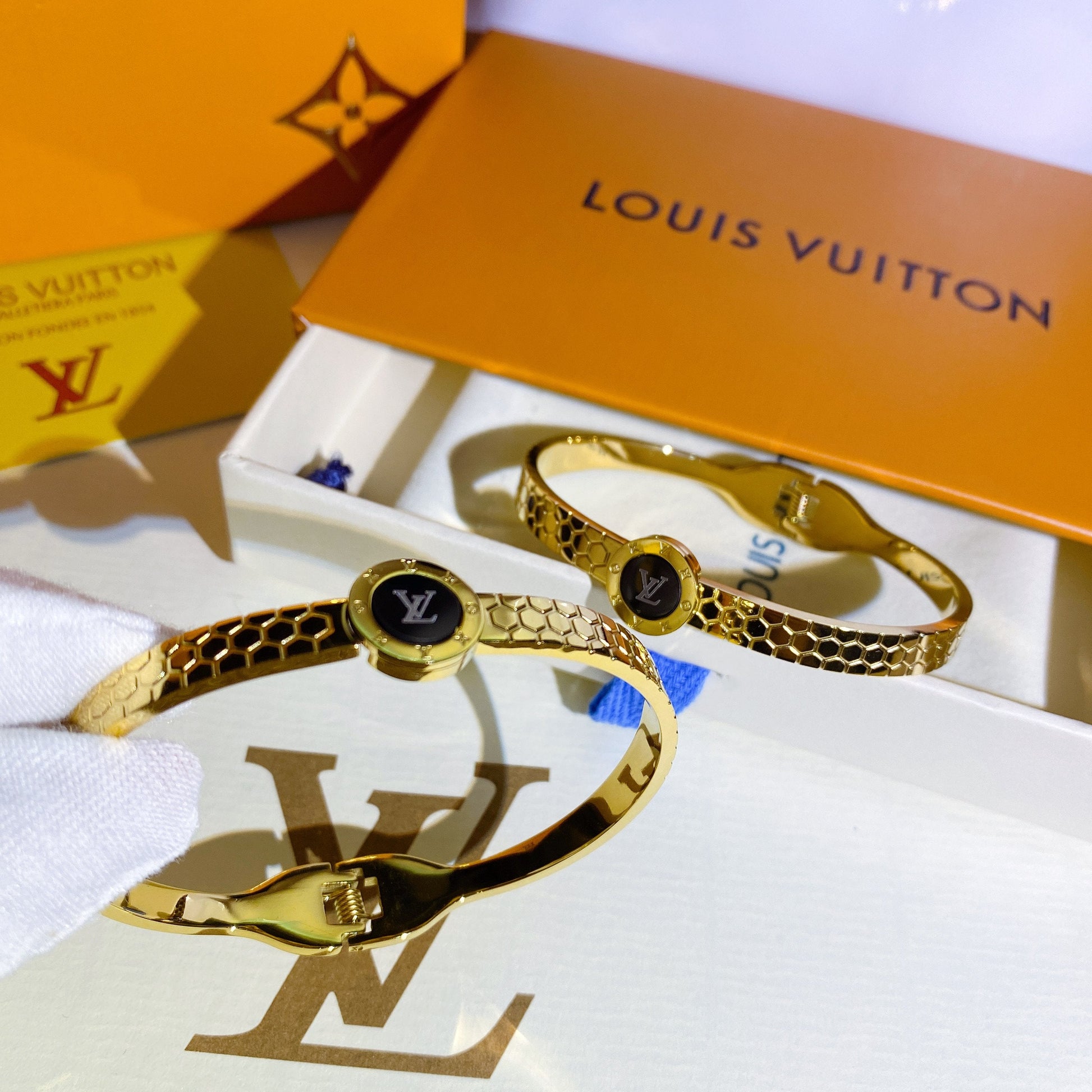 Luxury Women's Metal Bracelet lbcase