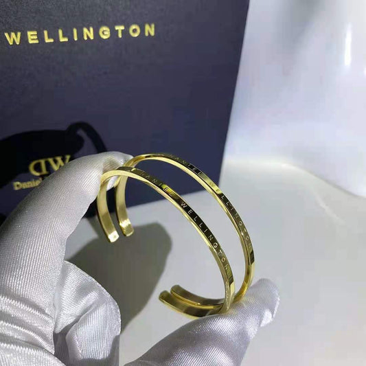 Double Loop Bracelet lbcase
