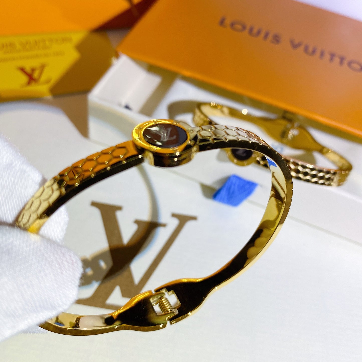 Luxury Women's Metal Bracelet lbcase