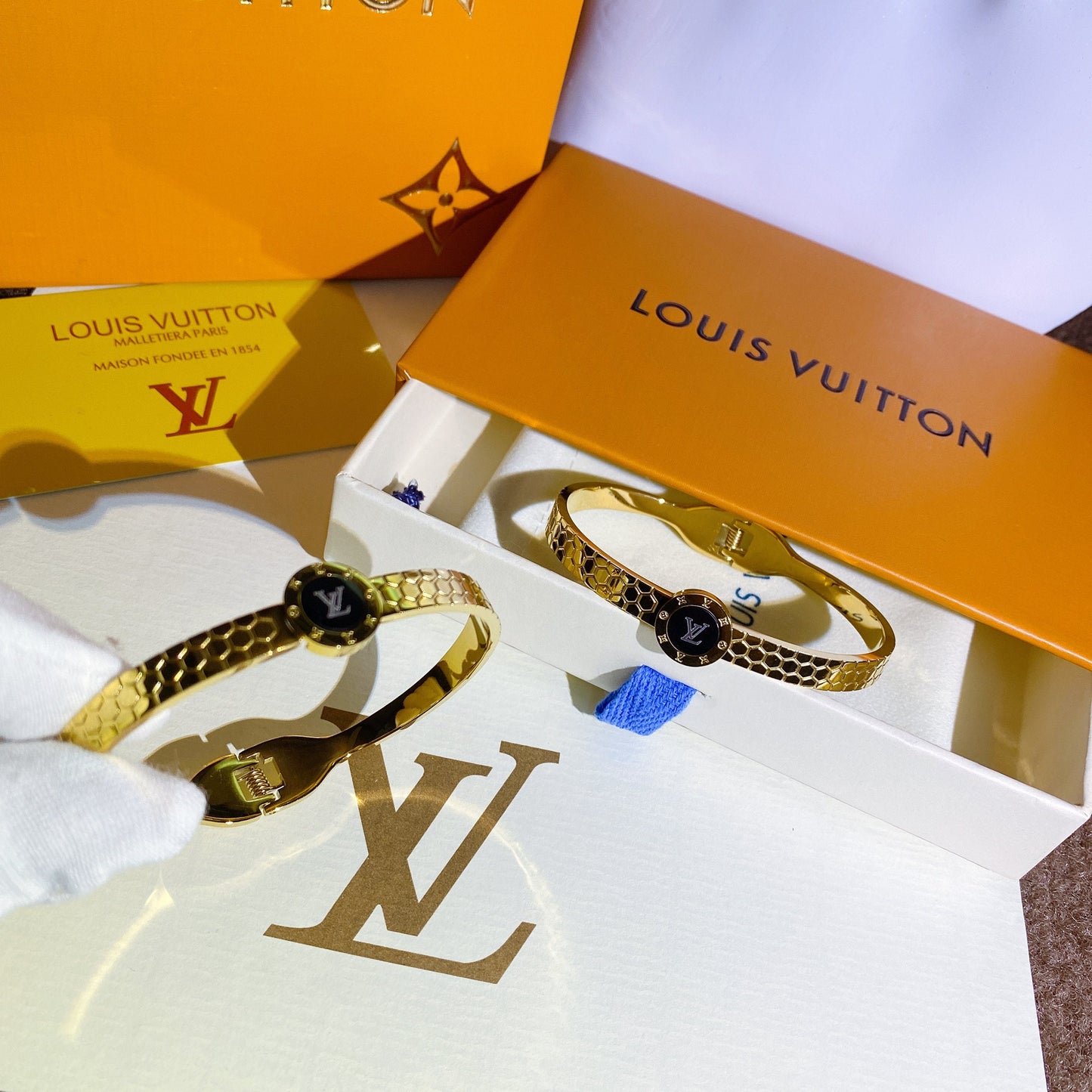 Luxury Women's Metal Bracelet lbcase