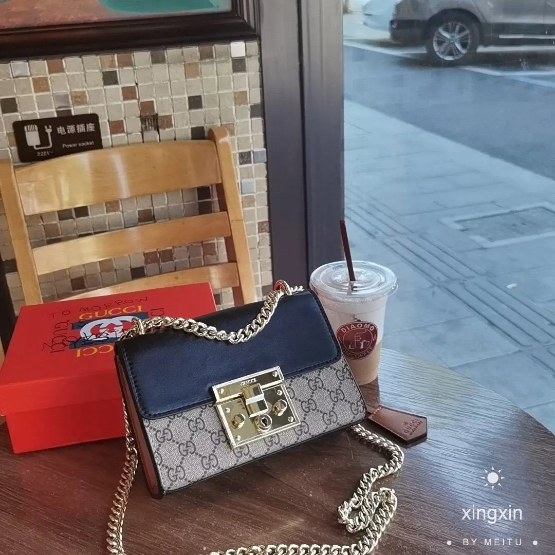 Padlock Small Shoulder Bag lbcase