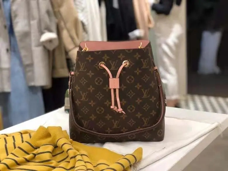 Leather bucket bag lbcase