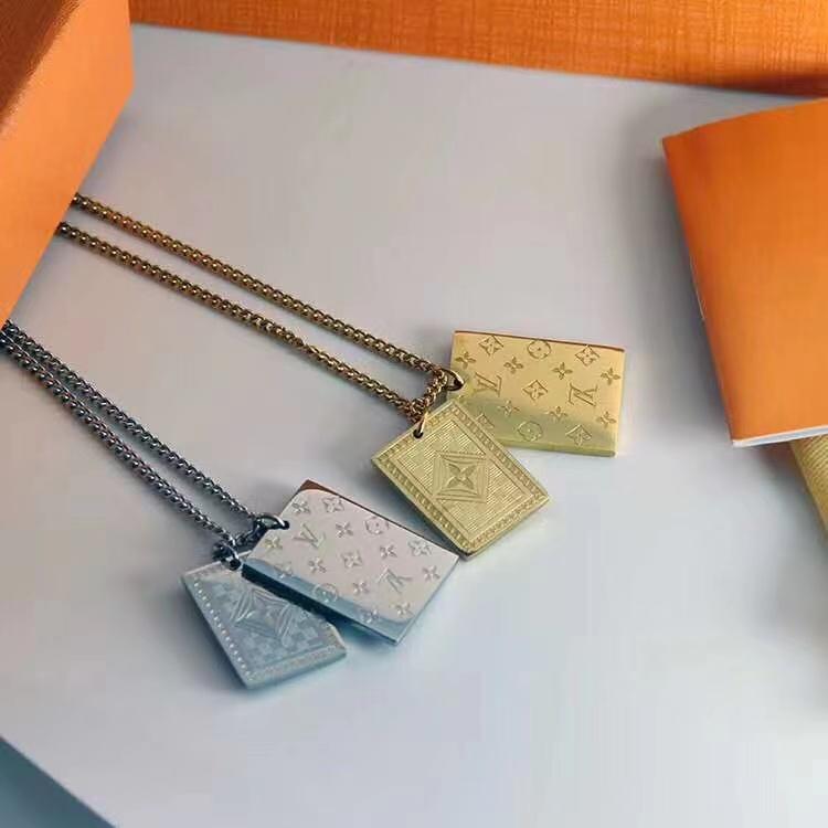 High-end Letter Block Pendant Necklace lbcase
