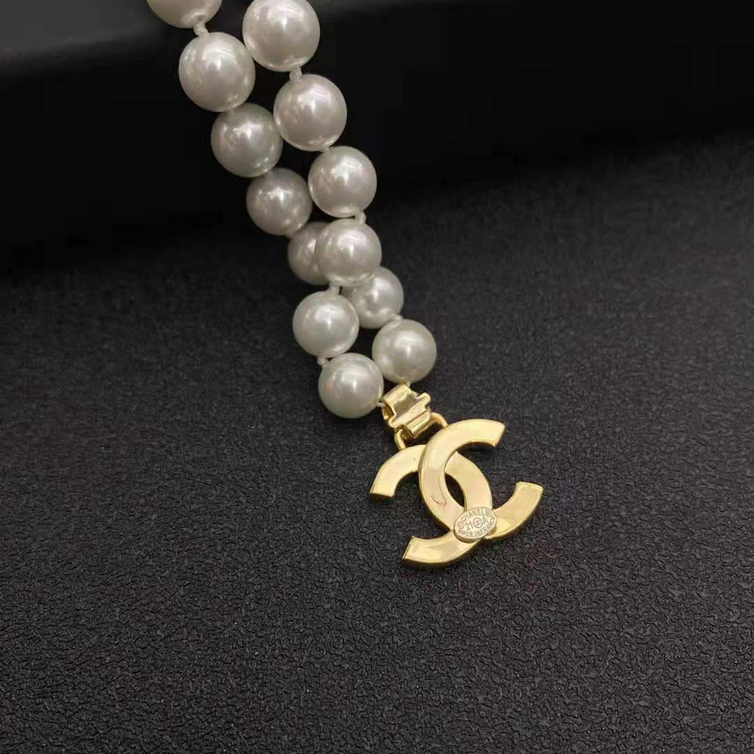 Jennie Same Pearl Necklace lbcase