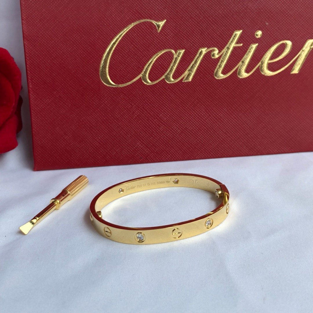 Classic 4-diamond Love Bracelet lbcase
