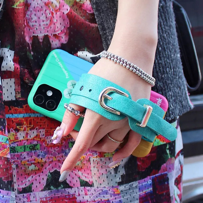 LUXURIOUS WRISTBAND PHONE CASE lbcase