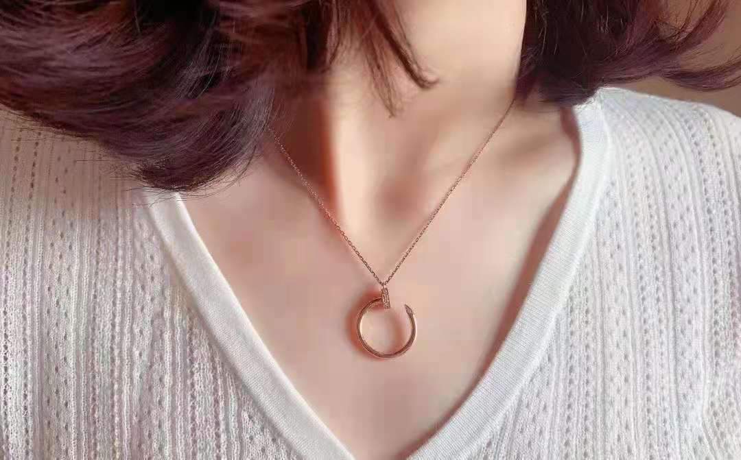 Women's 18K Gold Necklace lbcase