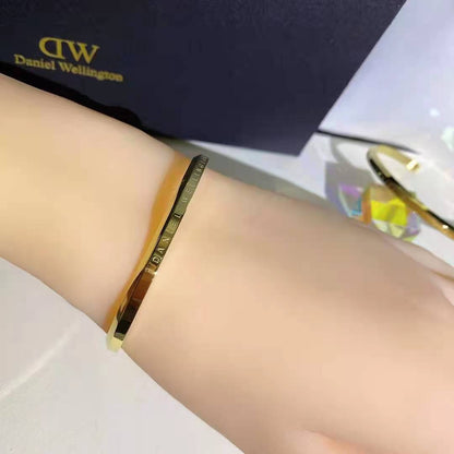 Double Loop Bracelet lbcase