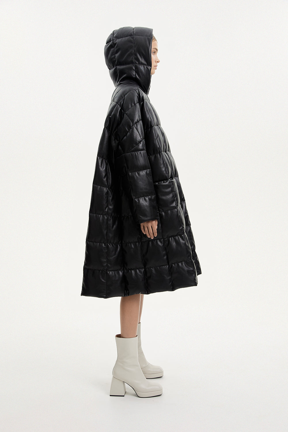 Pyramide Leather Black