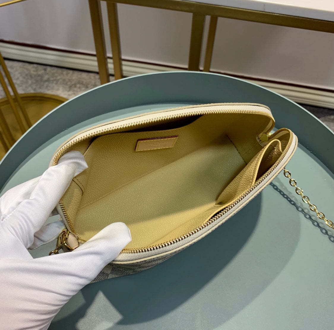 Classic Pochette lbcase