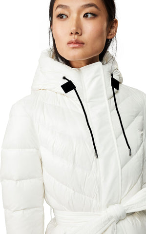 Calina Maxi Lightweight Down Coat with Sash Belt - Women's|-|Manteau Calina long de duvet léger avec ceinture - Femme