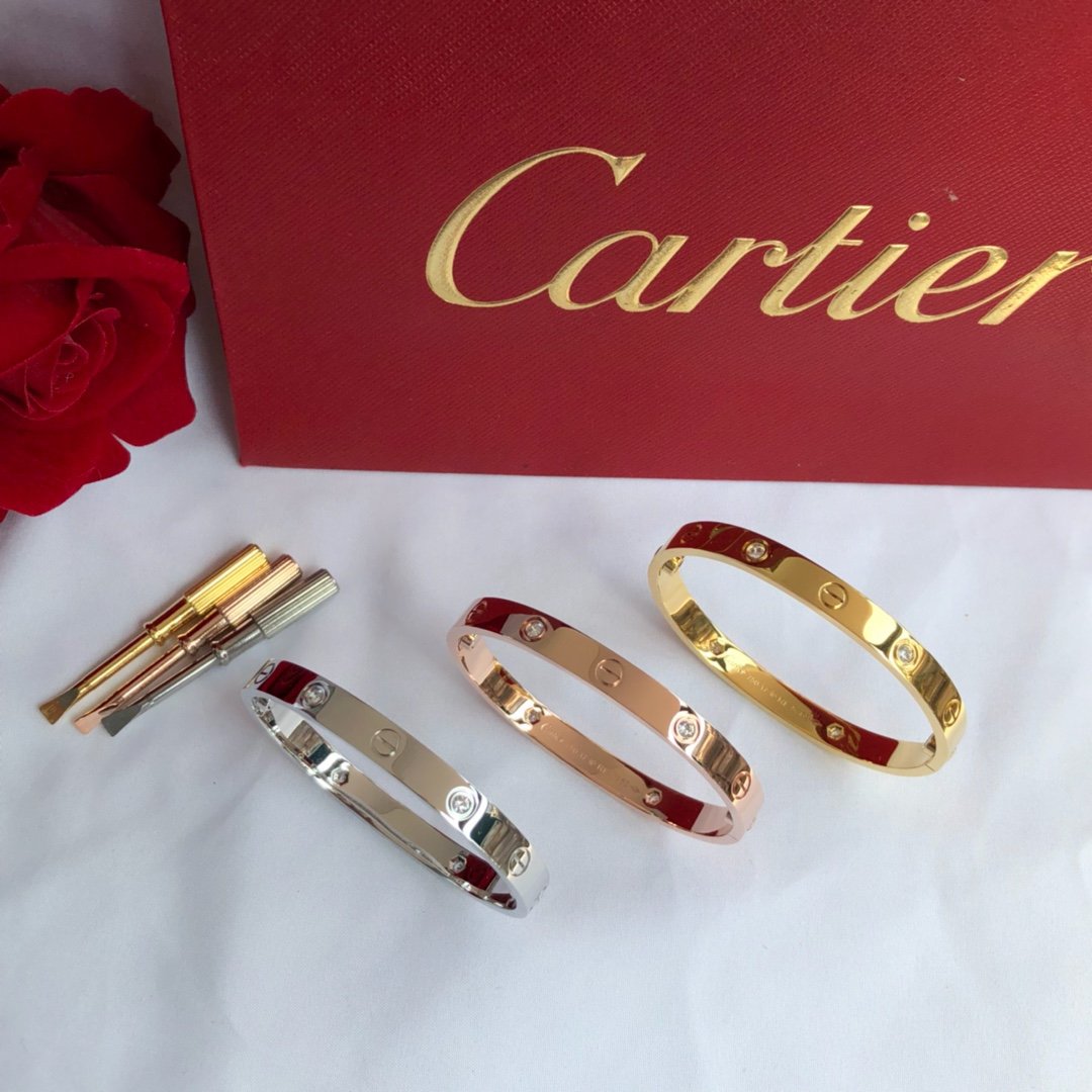 Classic 4-diamond Love Bracelet lbcase