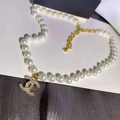 Jennie Same Pearl Necklace lbcase