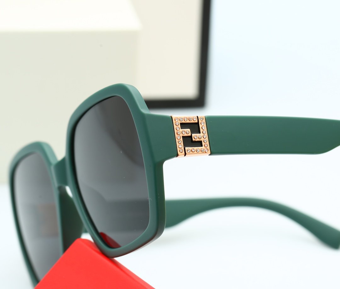 GRADIENT COLOR SUNGLASSES FOR WOMEN lbcase