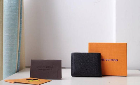 M E N S - L V - W A L L E T - P R E S S E D - L O G O