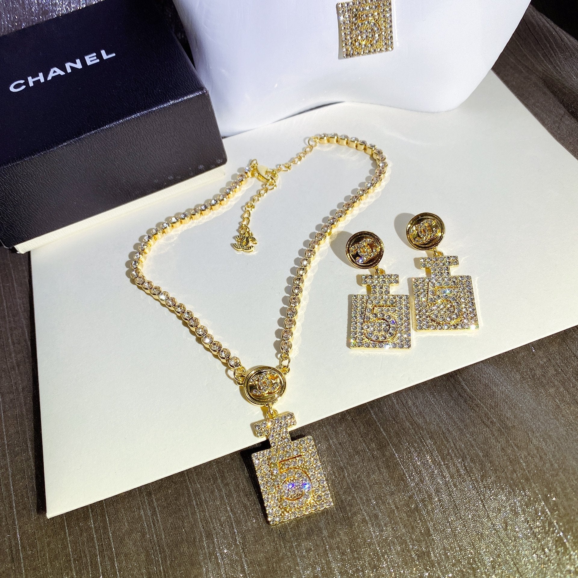 Luxury Diamond Pendant Necklace lbcase
