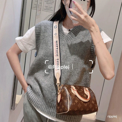 2022 new presbyopic handbag mini hand bill of lading shoulder slung handbag lbcase