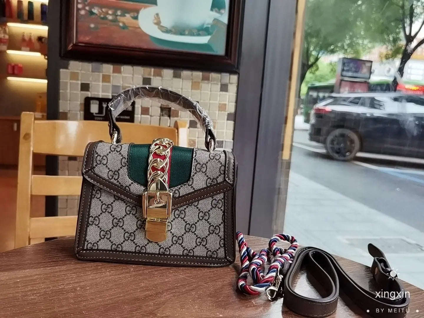 Padlock Supreme top handle bag lbcase