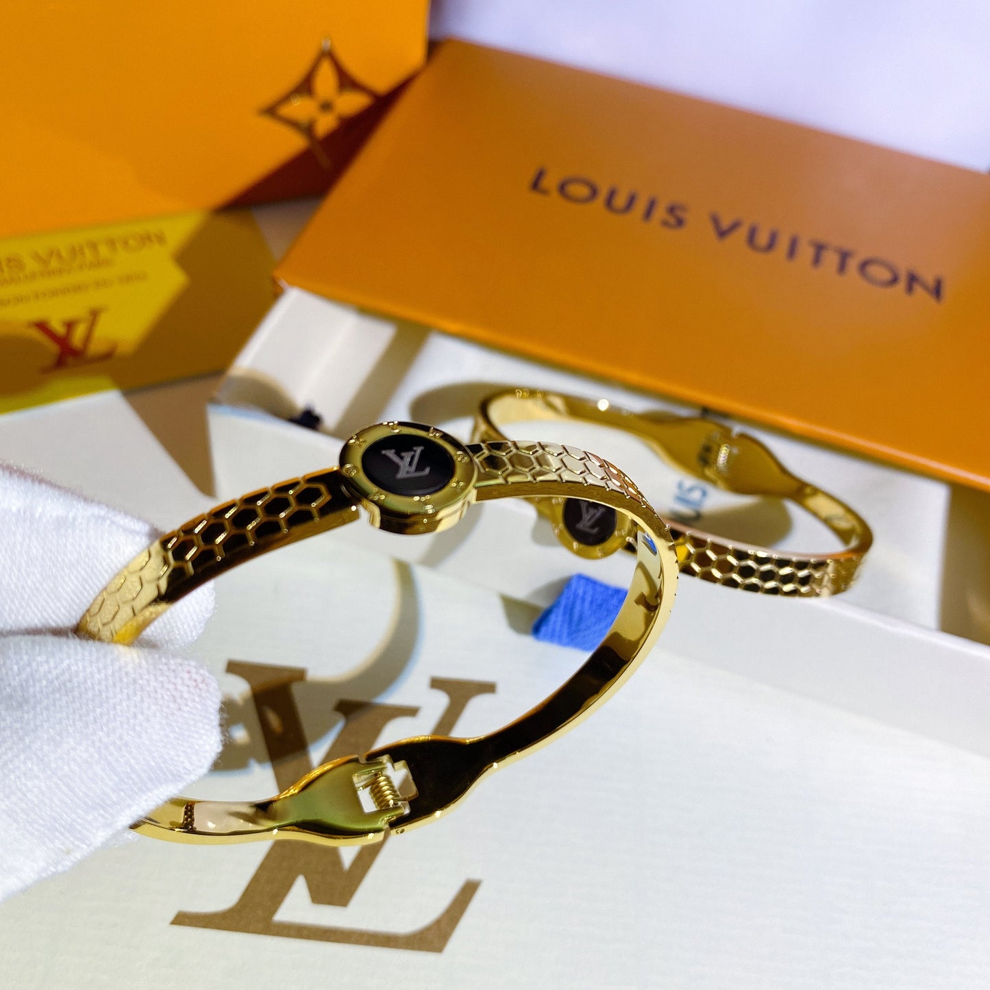 Luxury Women's Metal Bracelet lbcase