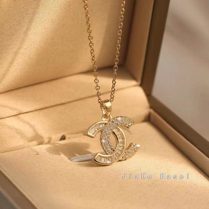 Advanced design, light luxury, double-layer letter clavicle chain lbcase