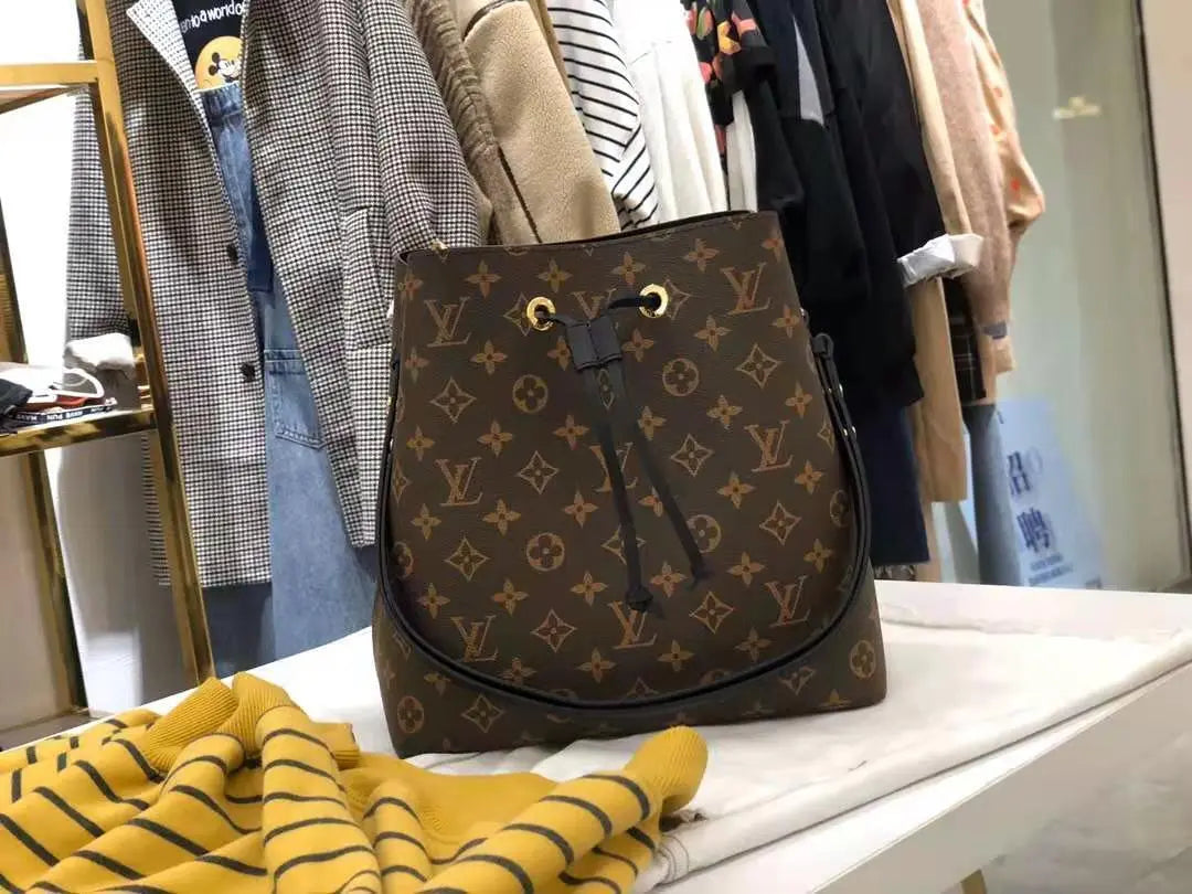 Leather bucket bag lbcase
