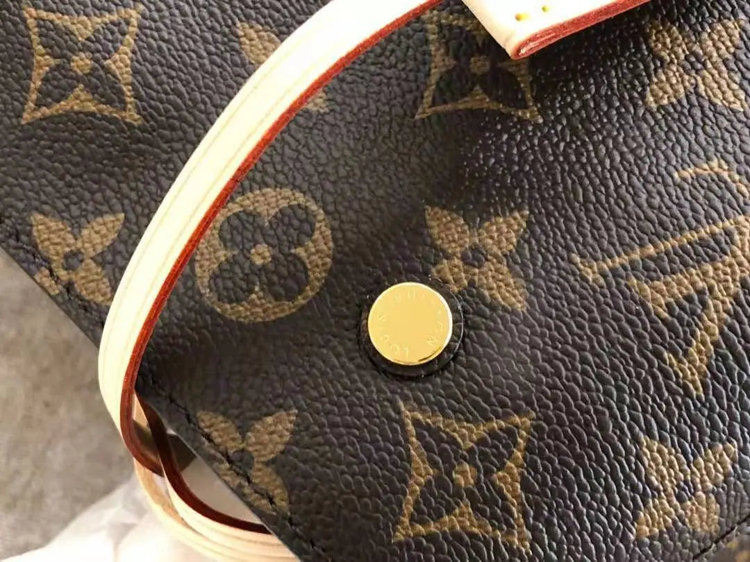 Medium Leather Shoulder Bag BB lbcase