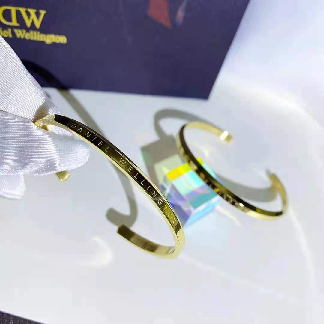 Double Loop Bracelet lbcase