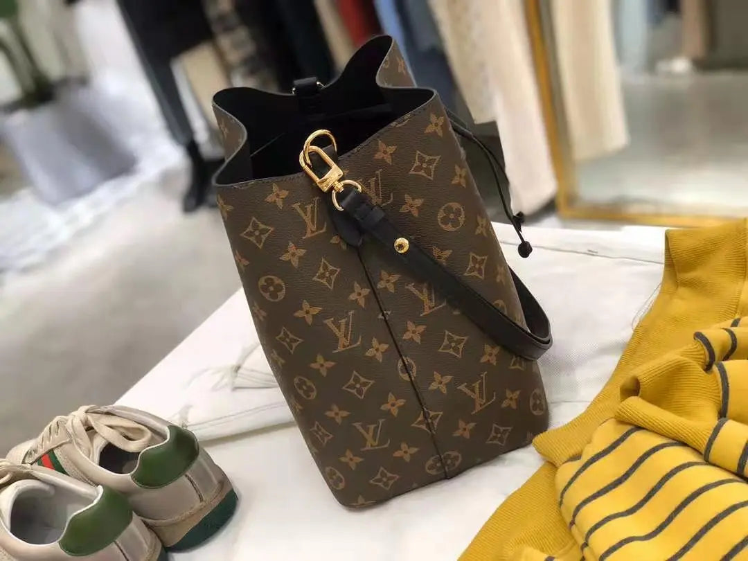 Leather bucket bag lbcase