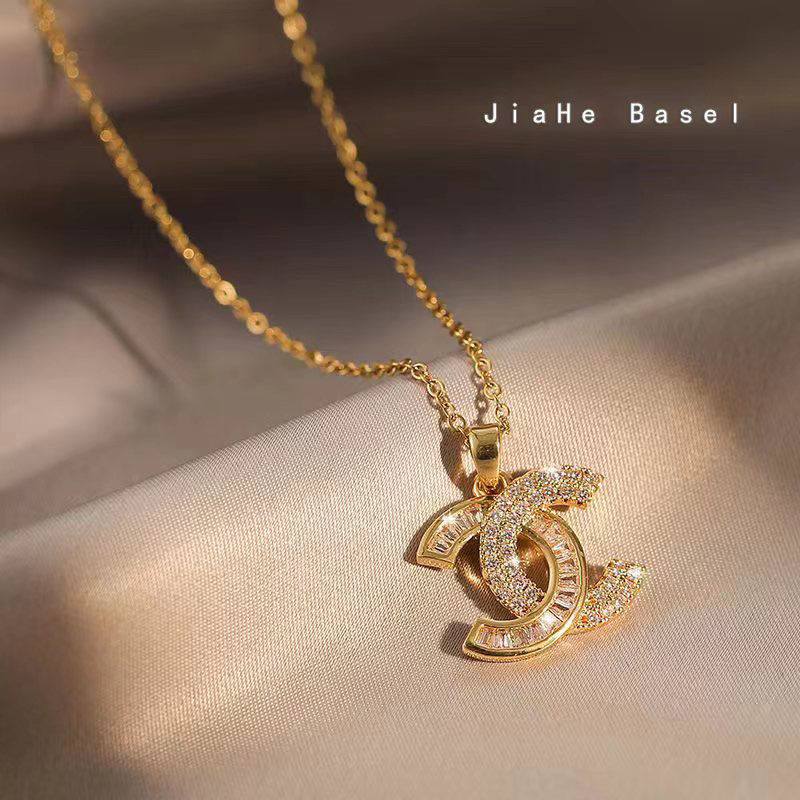 Advanced design, light luxury, double-layer letter clavicle chain lbcase