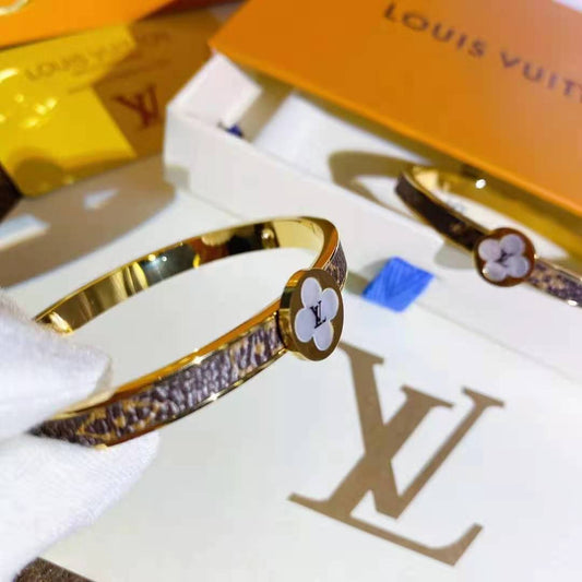 18k Presbyopia Bracelet lbcase