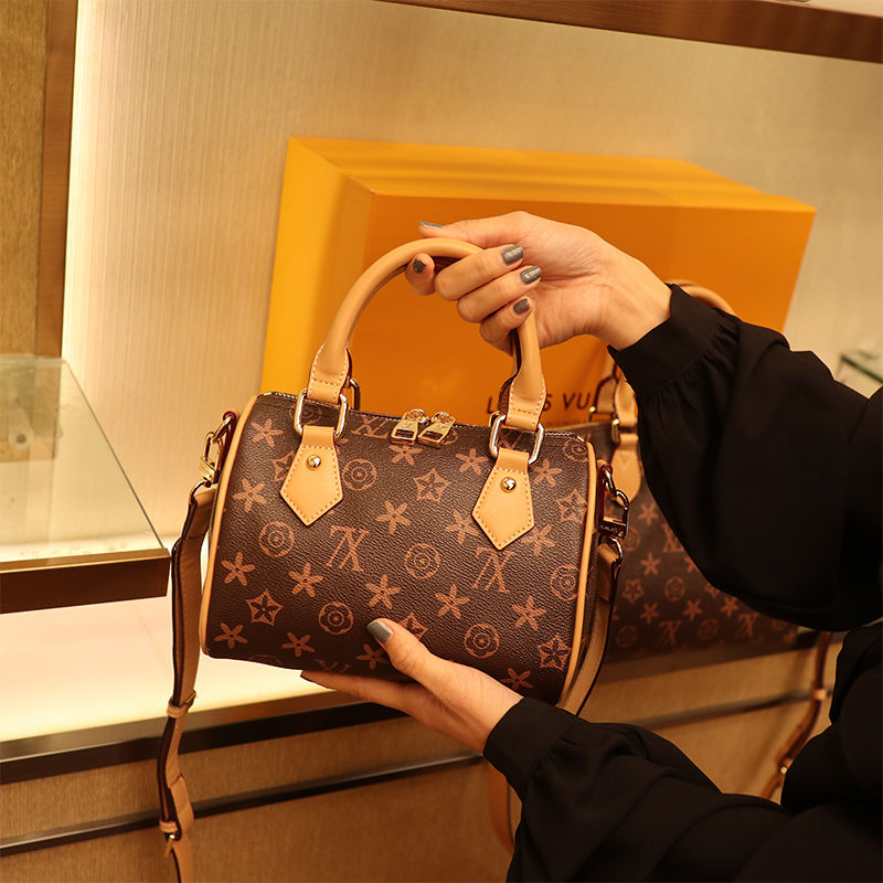 2022 new leather reading pillow handbag lbcase