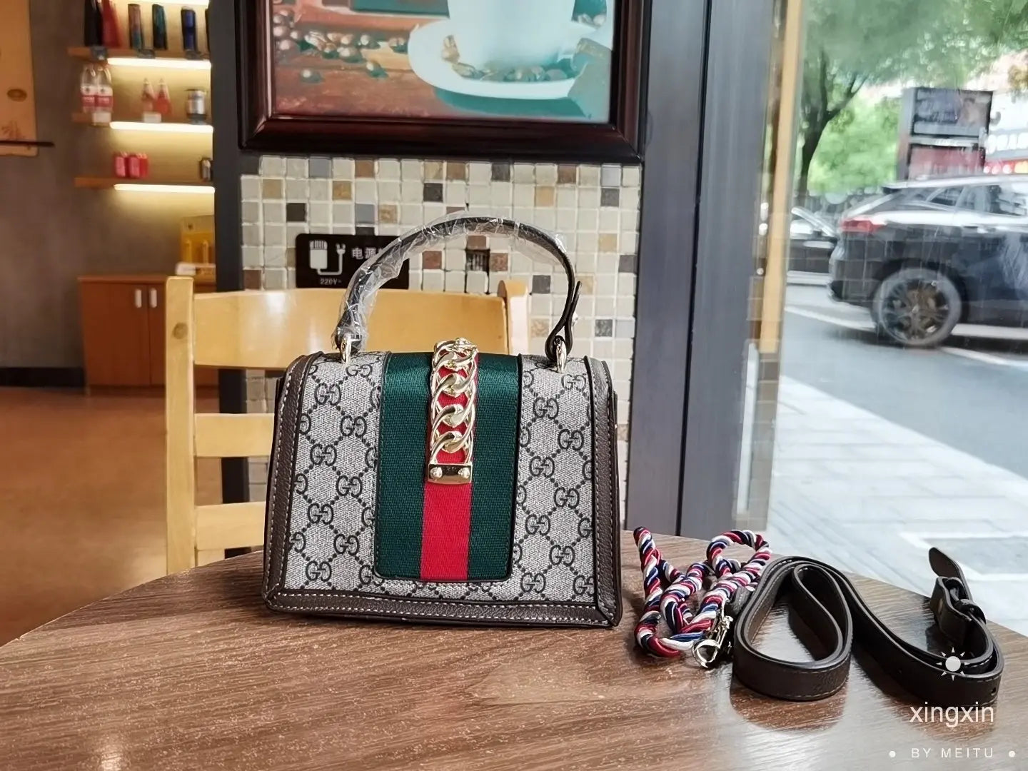 Padlock Supreme top handle bag lbcase