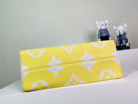 light color handbag 41.0 x 34.0 x 19.0 cm