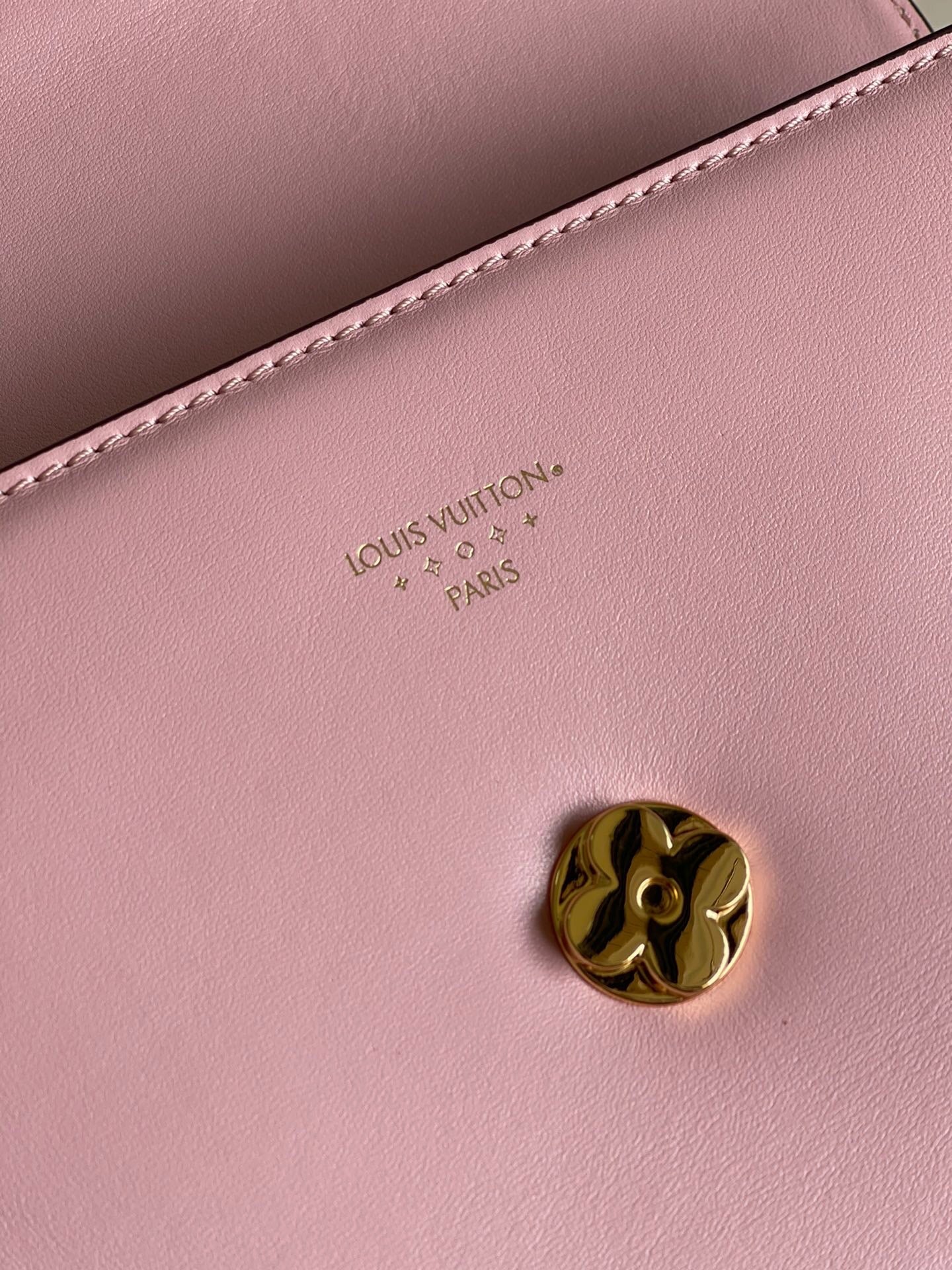 Fashion pink handbag