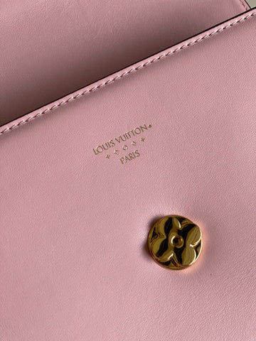 Fashion pink handbag