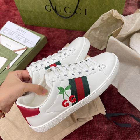 G u c c i cherry