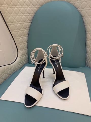 Lv b/w heels